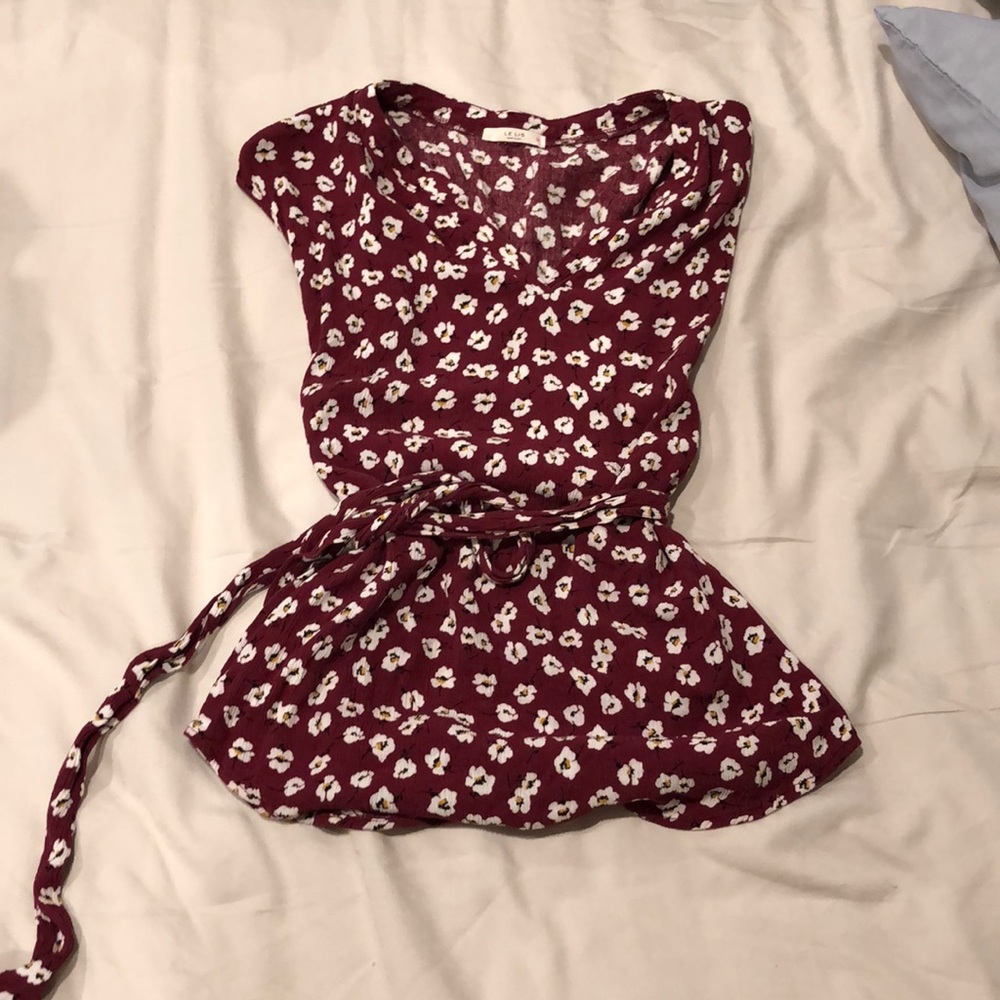 Stitch fix maternity tie waist top.